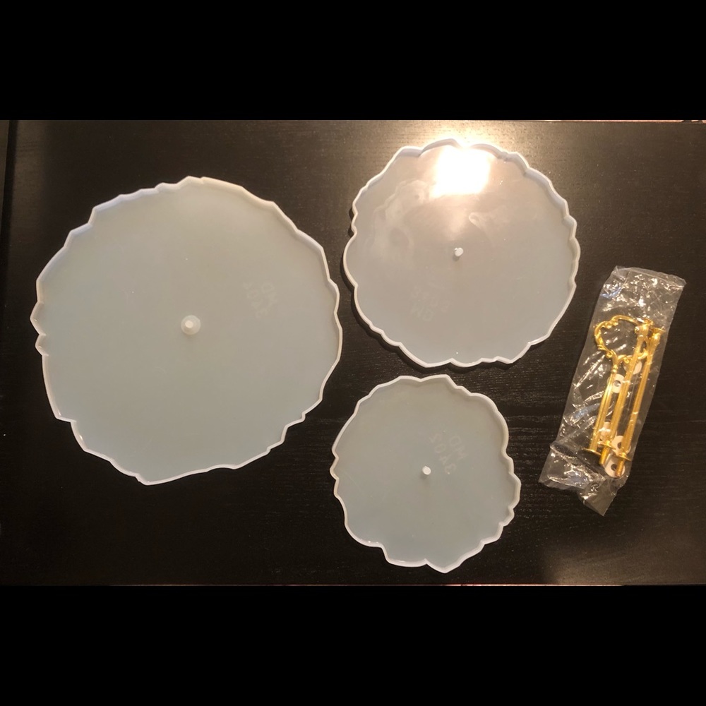 Resin molds cake stand